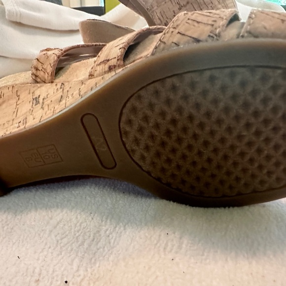 New Aerosoles wedge size 10 - Picture 4 of 4